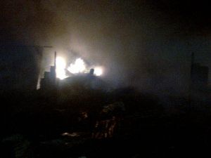 Kebakaran Besar Melanda 7 Rumah, 2 Ruko dan 1 Kios Milik Pengusaha Minyak di Japura Inhu