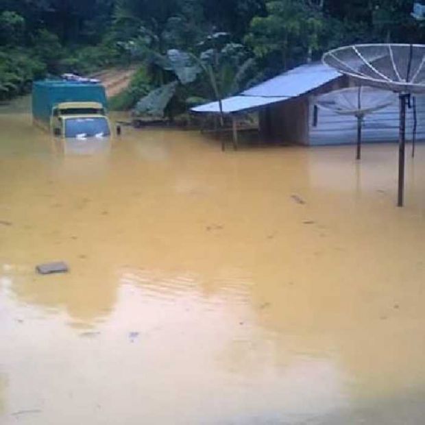 Derita Ribuan Warga Kampar setelah 5 Hari Terisolasi karena Banjir
