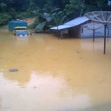 derita-ribuan-warga-kampar-setelah-5-hari-terisolasi-karena-banjir