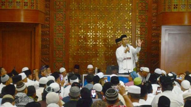Dorong Pilkada Damai di Riau, Usai Salat Isya Malam Nanti Ustaz Abdul Somad Ceramah di Masjid Agung An-Nur Pekanbaru