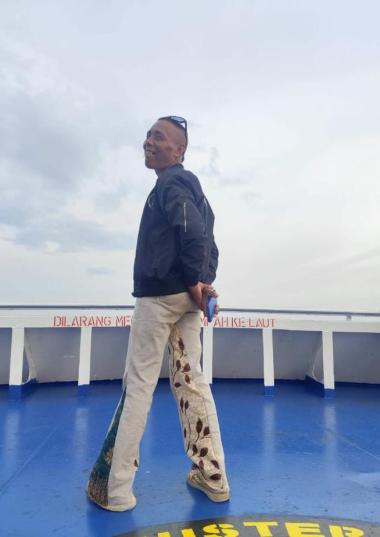 bishar-jambul-wartawan-nyentrik-dari-riau-si-pengurai-macet-panjang-di-perbatasan-palembangjambib