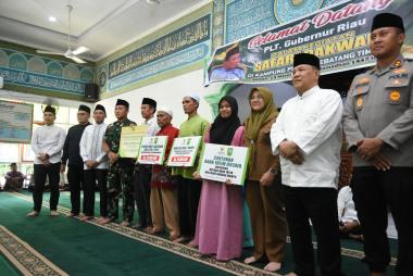 bsafari-ramadan-pemprov-riau-di-siak-brk-syariah-salurkan-bantuan-untuk-masjidb