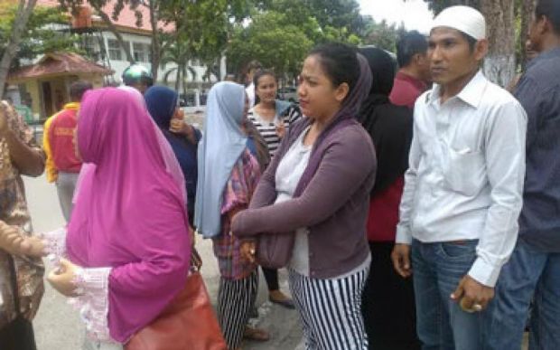 Pedagang Pasar Kaget Rumbai Mengamuk di Kantor Wali Kota Pekanbaru, Mobil Lurah Rumbai Bukit Digoyang-goyang hingga Nyaris Terbalik
