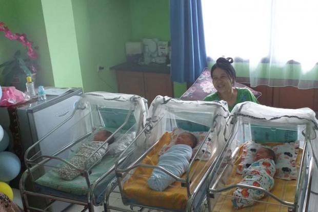 15 Tahun Menikah tanpa Keturunan, Pasangan Suami Istri di Riau Akhirnya Dikaruniai 3 Bayi Kembar