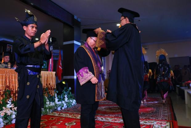 Dikukuhkan Senat Universitas, Rektor Unilak Sah Jadi Guru Bedsar Bidang Kajian Budaya