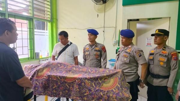 <b>Kapal Pembawa Wisatawan Dihantam Ombak dalam Perjalanan Pulang dari Pulau Pagang di Sumbar, 1 Warga Siak Riau Tewas</b>
