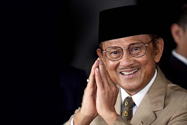 Mengenang BJ Habibie; Pesiden ke-3 yang Digelar Bapak Teknologi, Demokrasi, dan Kemerdekaan Pers Indonesia