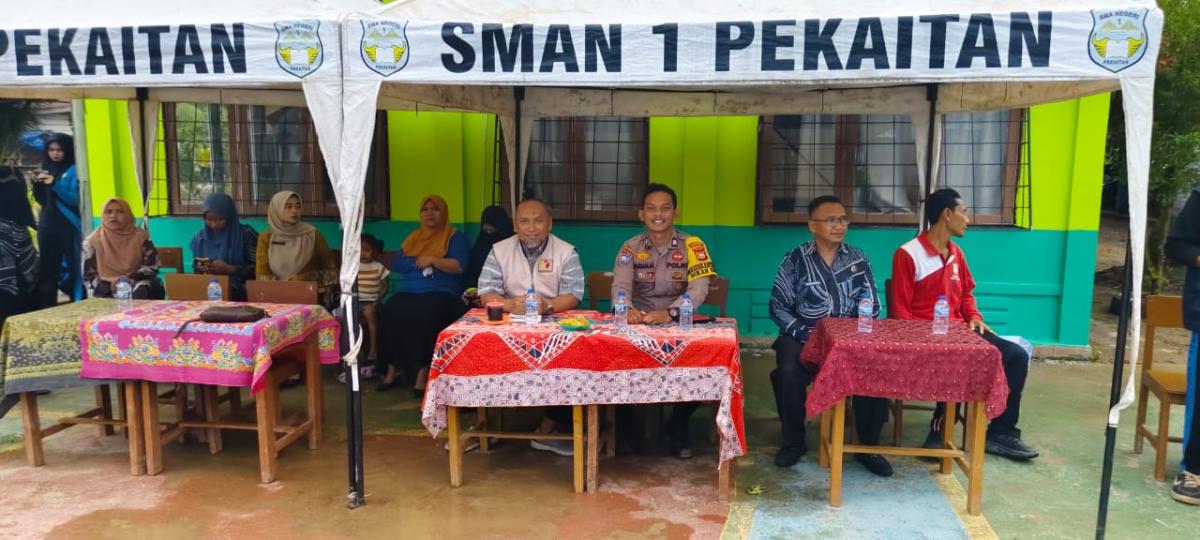 <b>Berikan Penguatan Pemilu dan Demokrasi, Bawaslu Rohil Hadiri Debat Kandidat Pasangan Calon Ketua/Waka OSIS SMAN 1 Pekaitan</b>
