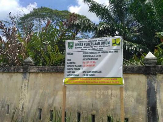 Proyek Rumah Dinas Kejaksaan Berbiaya Miliaran Rupiah di Bengkalis Diduga tanpa Konsultan Pengawas dan Plang Nama ”Disembunyikan” di Belakang