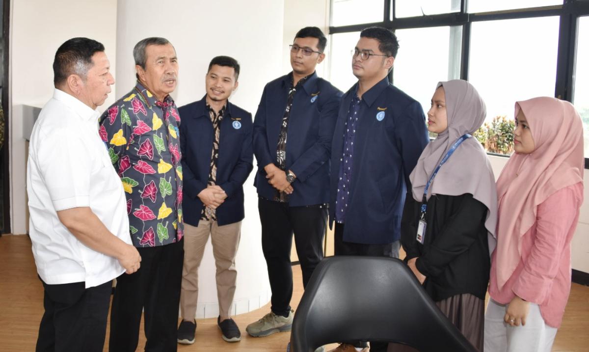 Serahkan Beasiswa untuk Mahasiswa Riau di IPB, Syamsuar: Pendidikan Menjadi Prioritas Pembangunan
