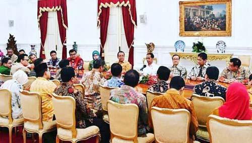 Detik-Detik Mengharukan Saat Presiden Jokowi Tetapkan Lafran Pane Jadi Pahlawan Nasional di Hadapan Akbar, Mahfud, dan Petinggi KAHMI se-Indonesia