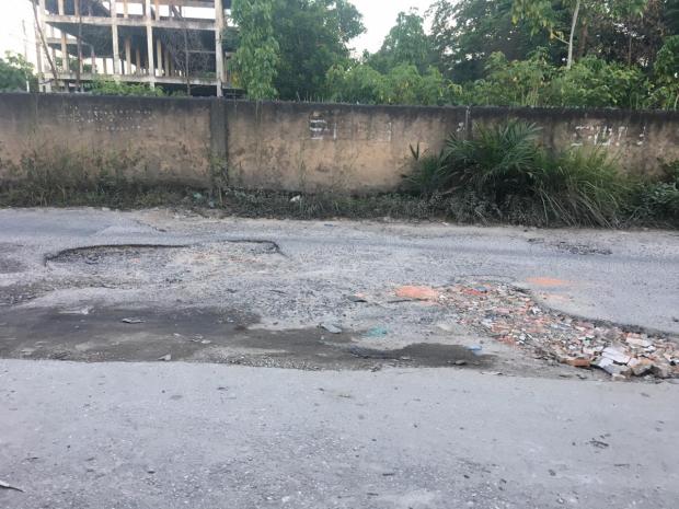 Awas! Banyak Lubang Jalan Bangau Sakti Pekanbaru, jika Hujan Turun Berubah Jadi Kubangan