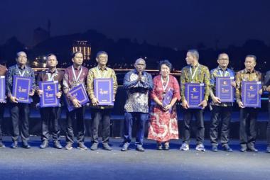 bpemprov-riau-dinobatkan-menjadi-penerima-penghargaan-sebagai-pembina-terbaik-dalam-bidang-ham