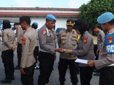 bpropam-polda-riau-gelar-razia-personel-polres-inhu-ada-sembilan-personel-yang-terpaksa-dicukur-di