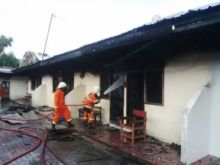 kebakaran-musnahkan-12-rumah-kos-di-jalan-thamrin-pekanbaru
