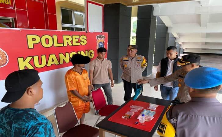 Rumah Seorang Pria di Tanjungpauh Kuantan Singingi Riau Digerebek Tim Mata Elang, 62,80 Gram Sabu Ditemukan di Kamar