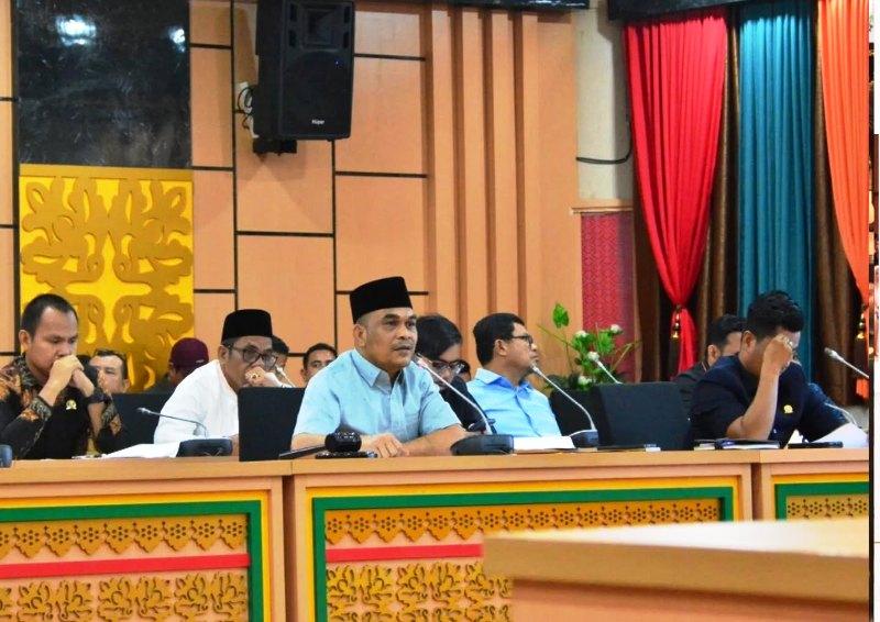 <b>Banggar DPRD Riau Rapat Kerja Bersama TAPD</b>