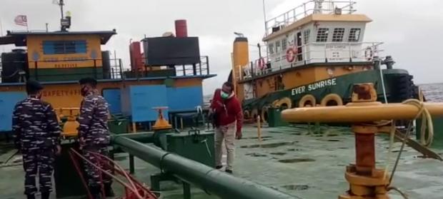 Selundupkan PAO, 10 ABK Kapal dan <i>Tugboat</i> Dumai Tujuan Malaysia Diserahkan ke Lanal Dumai