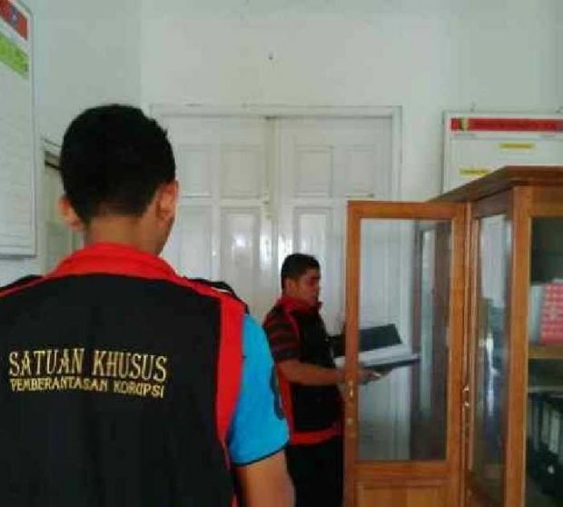 Satgas Antikorupsi Kejari Telukkuantan Geledah Kantor Desa Beringin Jaya