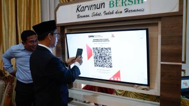 bbayar-retribusi-sampah-kini-bisa-pakai-qris-brk-syariah-pemkab-karimun-wujudkan-transaksi-digital