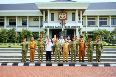 bpemprov-riau-dan-kopassus-perkuat-sinergisitas-jaga-stabilitas-daerahb