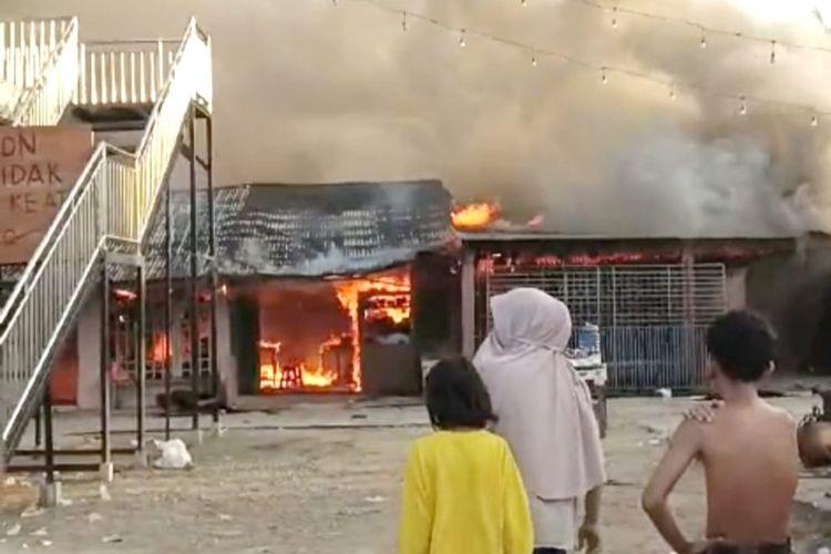 Diduga akibat Arus Pendek Listrik PLN, 16 Rumah di Rokan Hulu Riau Hangus Terbakar