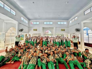 bangun-generasi-muda-menabung-brk-syariah-arifin-ahmad-sosialisasikan-program-kejar-ke-pelajar