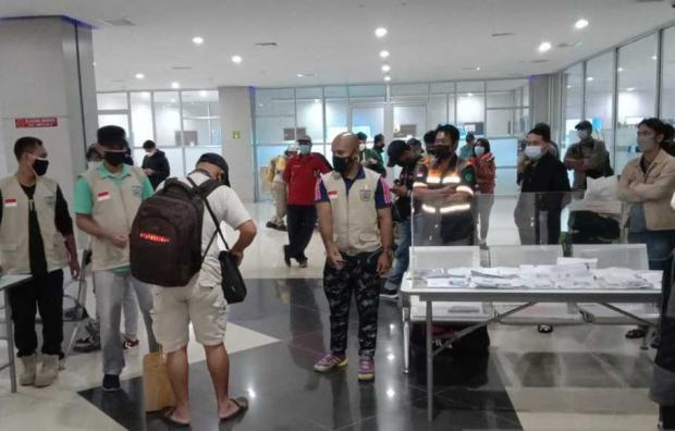 Gawat, 36 Perempuan Tiba di Bandara Sorong tanpa Dokumen Covid-19