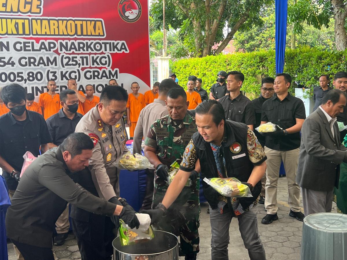 Ditresnarkoba Polda Riau Musnahkan BB Narkotika Hasil Sitaan Selama Mei-Juni 2024