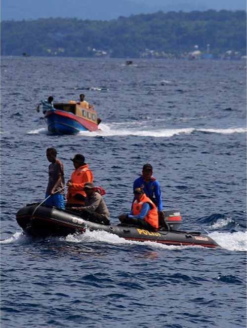 Pasukan TNI AL Tembak <i>Speedboat</i> Bawa Elektronik Ilegal dari Batam Tujuan Telukmeranti Pelalawan