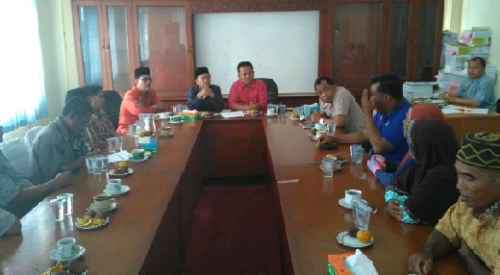 Mengadu ke Wakilnya di DPRD Pelalawan, Warga Dusun Muarasako Langgam Buka-bukaan soal CSR PT EMP Bentu