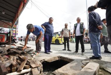 berikan-respon-nyata-pj-gubri-cek-perbaikan-jalan-rusak-di-kota-pekanbaru