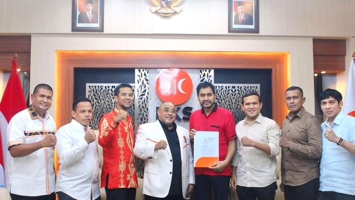 <b>Mualem Kembali Dapat Dukungan Parpol untuk Maju di Pilkada Aceh 2024, Kali Ini SK Diperoleh dari PKS</b>