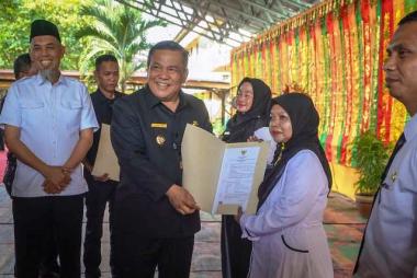 ratusan-guru-honorer-di-dumai-terima-sk-pppk-dari-pj-gubri-sf-hariyanto