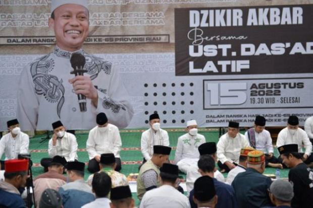 Dzikir Akbar Bersama Ustaz Dasad Latif Dihadiri Ribuan Masyarakat