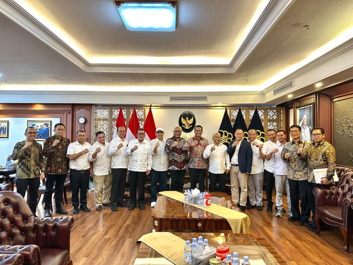 <b>Kemenkum Sahkan Kepengurusan PWI Pusat 2025-2030, Dualisme Berakhir!</b>