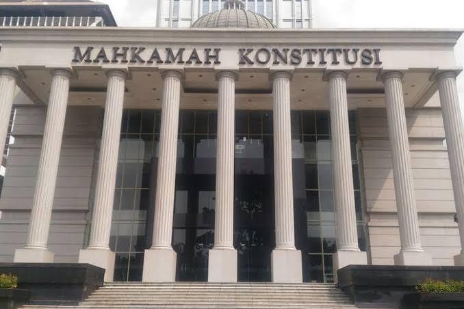 Di Tengah Gugatan Usia Capres-Cawapres, MK Dipelesetkan Jadi ”Mahkamah Keluarga”