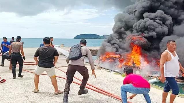 <b>Kapal yang Ditumpangi Calon Gubernur Terbakar, Empat Orang Meninggal Dunia dan Calon Gubernurnya Kritis</b>