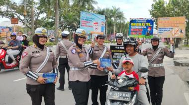 bditlantas-polda-riau-gencarkan-sosialisasi-tertib-berlalu-lintas-dan-pilkada-damai-2024b