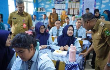 bdprd-provinsi-riau-apresiasi-digelarnya-simulasi-makan-siang-bergizi-dan-gratisb