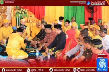 bbupati-dan-wabup-rokan-hulu-ikuti-prosesi-penabalan-raja-luhak-rambah-tengku-haji-afrizal-dachlanb
