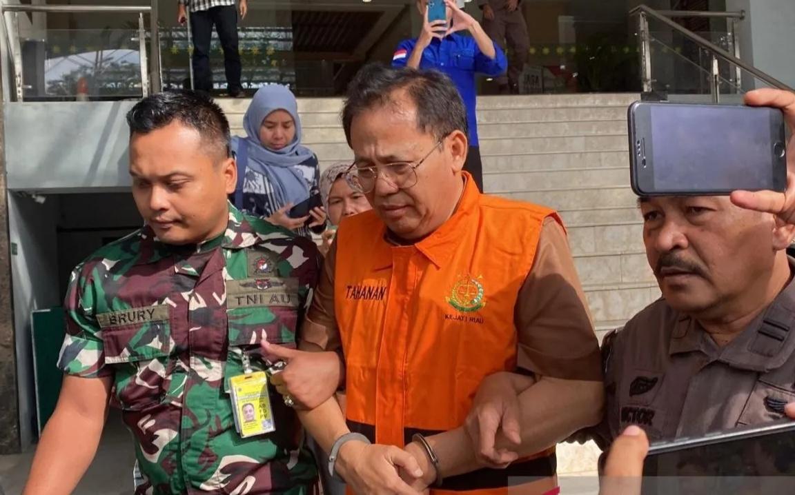<b>Mantan Ketua PMI Provinsi Riau Akhirnya Ditahan Kejati Riau</b>