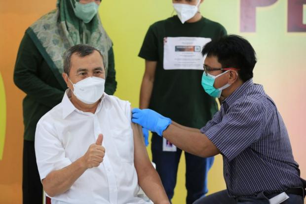 Baru Disuntik Vaksin Booster, Gubernur Riau Syamsuar: Alhamdulillah, Aman-Aman Saja