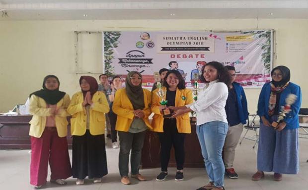 Mahasiswa Unilak Juarai Lomba Debat Bahasa Inggris se-Sumatera