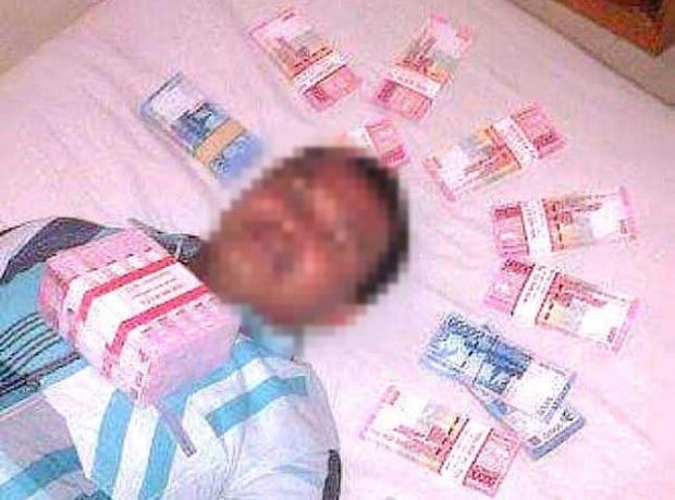 Pernah Viral karena Tidur Dikelilingi Uang, Mantan Kades di Meranti Divonis 2 Tahun 10 Bulan Penjara