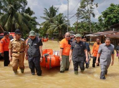 bmelalui-dinas-sosial-dan-instansi-lain-pemprov-riau-telah-distribusikan-bantuan-untuk-korban