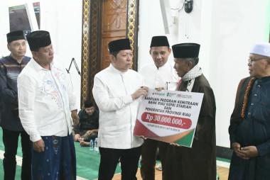 bbrk-syariah-salurkan-bantuan-untuk-masjid-arraudhah-dalam-safari-ramadan-pemprov-riaub