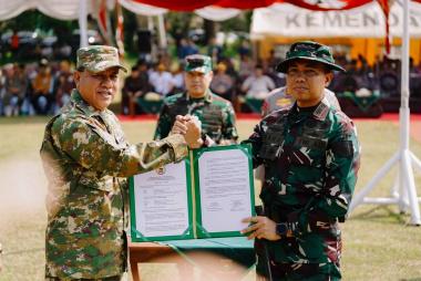 btmmd-ke127-di-kuantan-singingi-resmi-ditutup-bupati-suhardiman-sampaikan-apresiasi-kepada-tni-dan
