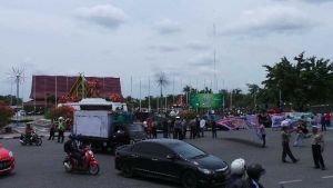 Unjuk Rasa Mahasiswa di Depan Gedung Daerah Memanas, Jalan Diponegoro Pekanbaru Diblokir