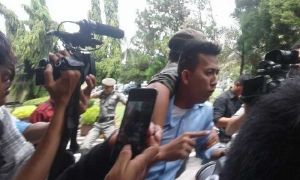 Belum Sempat Jumpai Pimpinan KPK, Mahasiswa Riau Ini Keburu Terkapar karena Jadi Bulan-bulanan Pasukan Pengamanan